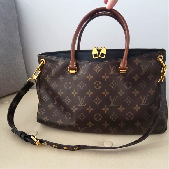 Authentic Louis Vuitton Pallas MM Monogram Canvas Black Leather Adjustable Strap - Picture 3 of 17